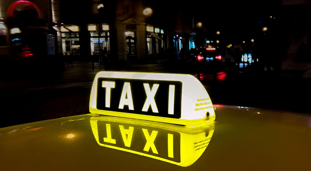 Hire Mumbai Airport to Pune Taxi at Pravasi Cab